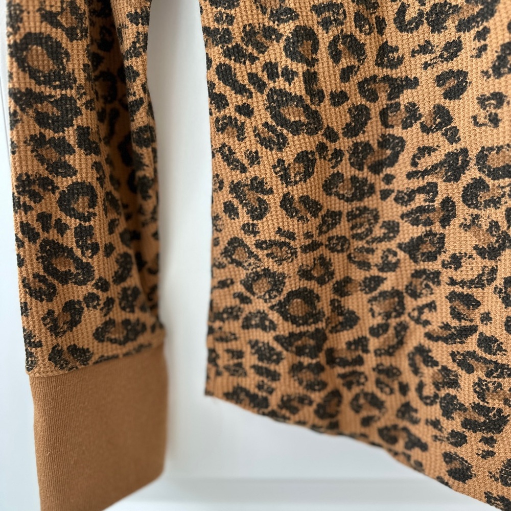 Time and Tru Brown Leopard Long Sleeve Top - Picture 6 of 6